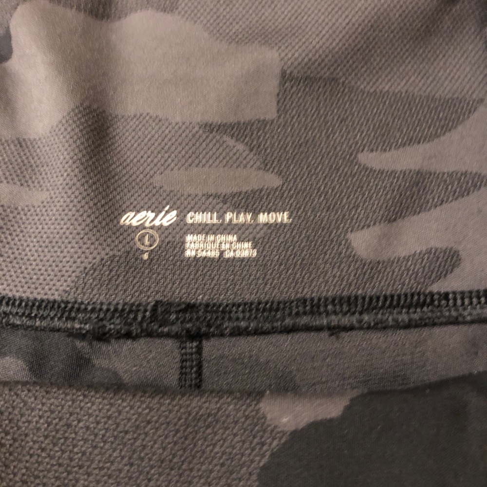 Aerie Gray Camo Leggings size Large